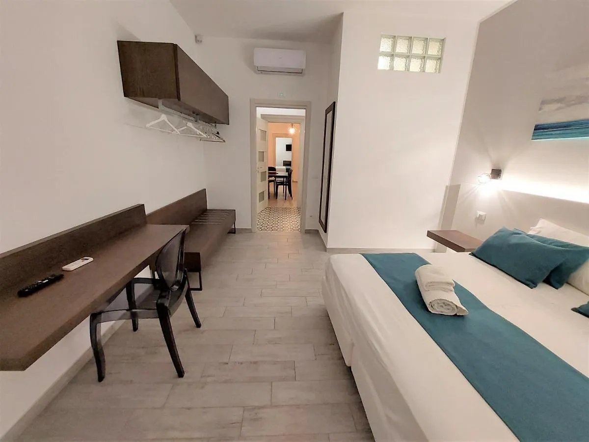 Leone Apartments Palermo 0*,  Italia